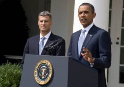 Imagen de archivo del presidente de EE.UU., Barack Obama (d) junto a Alan Krueger, el presidente del Consejo de Asesores de la Casa Blanca. EFE/Archivo