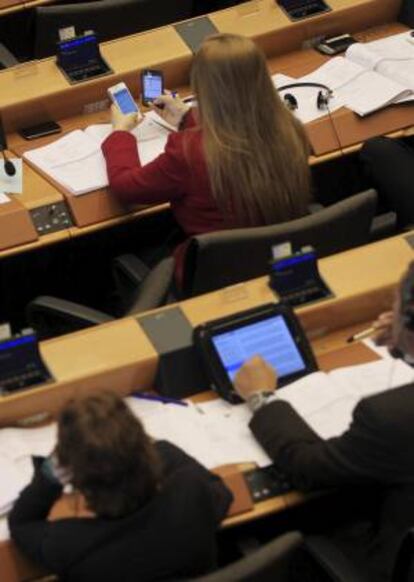 Eurodiputados en un pleno del Parlamento Europeo celebrado en Bruselas, Bélgica. EFE/Archivo