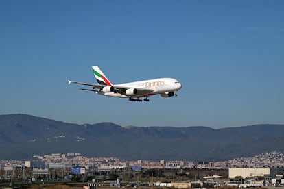 fly emirates colombia