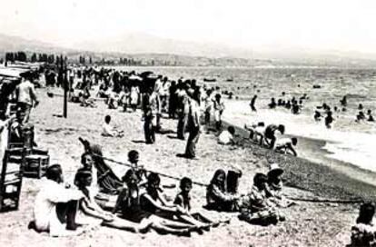 La playa de Torre del Mar en los años cincuenta.