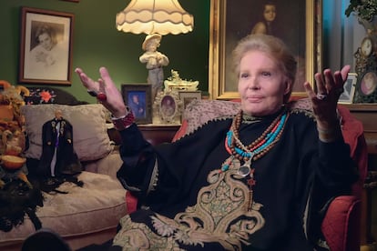 Walter Mercado, o extravagante vidente, no documentário da Netflix.