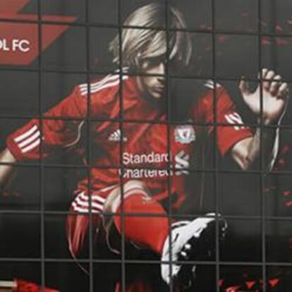 Un anuncio de Fernando Torres a la salida del estadio de Anfield