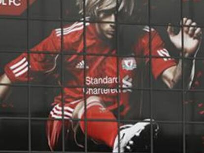 Un anuncio de Fernando Torres a la salida del estadio de Anfield
