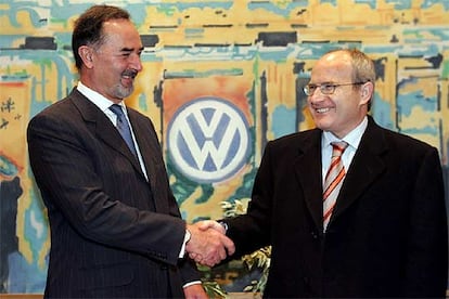 Bernd Pischetsrieder, director general de Volkswagen, en su encuentro con el ministro de Industria.