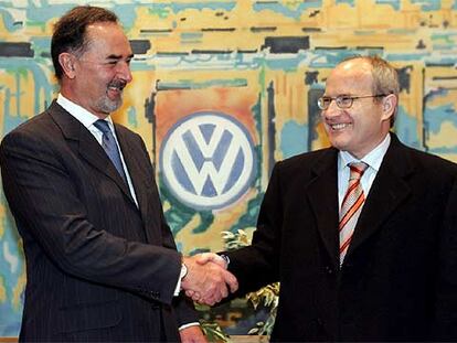 Bernd Pischetsrieder, director general de Volkswagen, en su encuentro con el ministro de Industria.