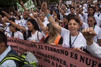 Damnificados del sismo marcharon para exigir una reconstrucción transparente.