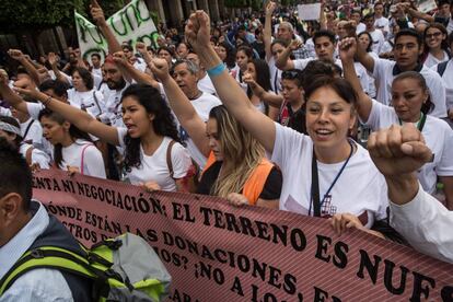 Damnificados del sismo marcharon para exigir una reconstrucci&oacute;n transparente.