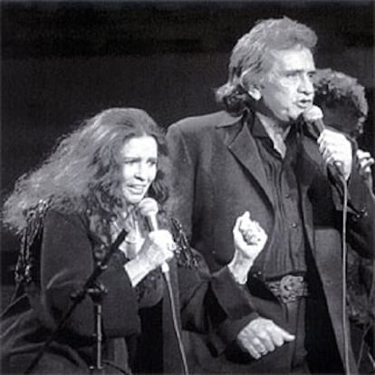 June Carter y Johnny Cash, durante un concierto en 1992.