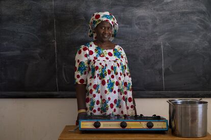 Además de equipar la cocina del centro con la ayuda de este proyecto, varias maestras del centro han recibido capacitación en Dakar, la capital, para aprender y poder enseñar a producir cosméticos, jabones o aceites corporales a partir de alimentos.