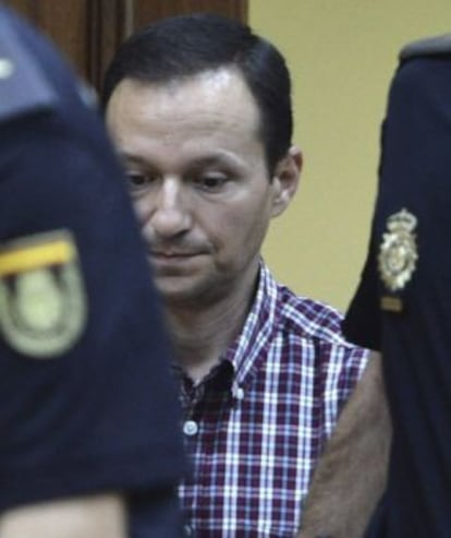 José Bretón, conducido por la policía durante una de las sesiones del juicio por el asesinato de sus hijos.