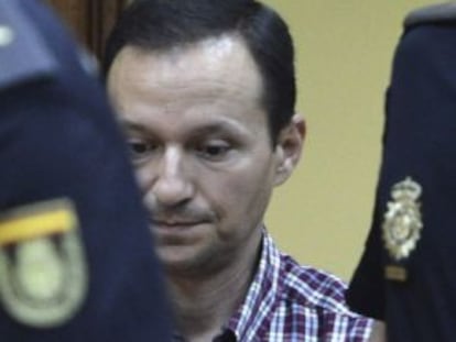José Bretón, conducido por la policía durante una de las sesiones del juicio por el asesinato de sus hijos.
