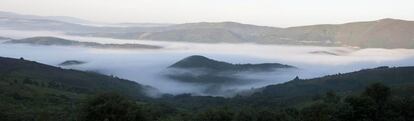 Niebla en las monta&ntilde;as de Fonsagrada (Lugo), reserva de la biosfera.