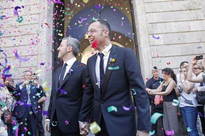 The wedding between Socialist politician Jaume Collboni (l) and TV producer Óscar Cornejo in Barcelona in April 2011.