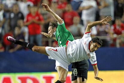 Navas y Schulz chocan en la disputa del balón.