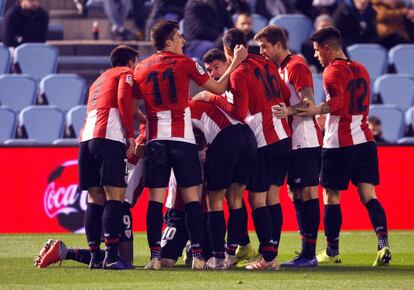 Futbolistas del Athletic tras el primer gol en Vigo.