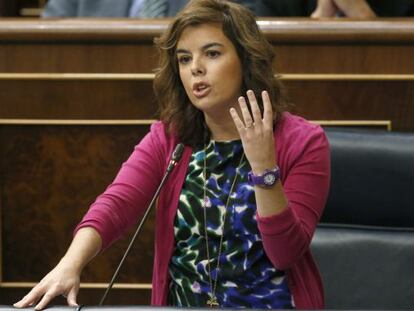 La vicepresidenta del Gobierno, Soraya Sáenz de Santamaría, en el Congreso, durante su última alusión a la Ley de Transparencia.