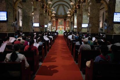 Misa en la Catedral de Pekín.