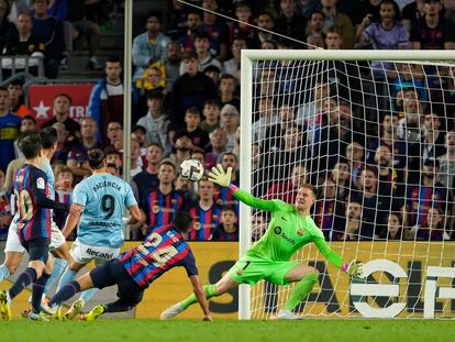 Ter Stegen, durante el partido ante el Celta en el Camp Nou.