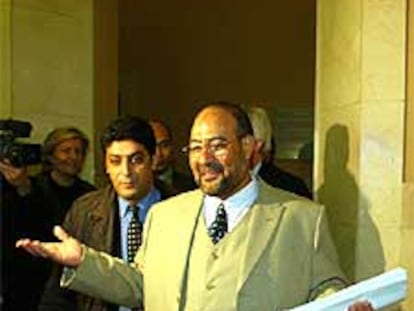 Mohamed Kamal, ayer, a la salida de la sala de juicio en Barcelona.