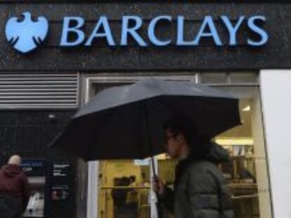 Barclays aborda su reconversión y pone el cartel de venta en España