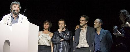 Animalario logró cuatro estatuillas. En el atril, Andrés Lima, y en segundo plano Joseba García, Alberto San Juan y Javier Gutiérrez.
