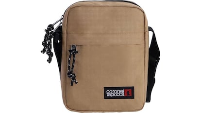 Esta bandolera para hombre es la más vendida en Amazon.