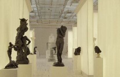 Aspecto de la exposición de Auguste Rodin en el Museo de Luxemburgo, con la escultura <b></b><i>Eva </i>en el centro.
Detalle de <b></b><i>Eva</i>.