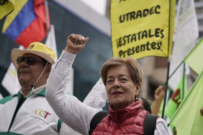 La ministra del Trabajo, Gloria Inés Ramírez, acompaña la marcha en su inicio.