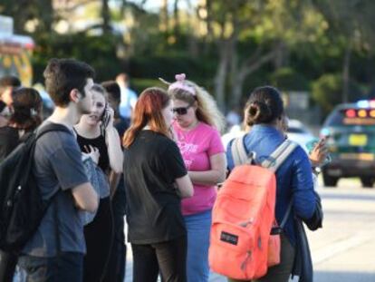 Inevitablemente, los 17 muertos tras el tiroteo en el instituto Stoneman Douglas harán que el lugar cambie para siempre física y psicológicamente