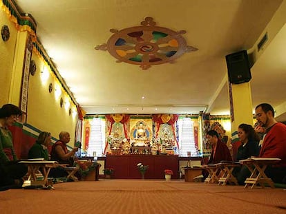 Ceremonia en la comunidad budista Thubten Dhargye Ling, fundada en 2003 por el Lama Guese Tsering Palden
en Madrid