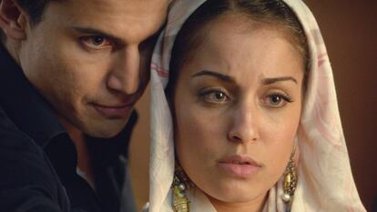 Álex González y Hiba Abouk, protagonistas de 'El Príncipe', serie que emite Telecinco.