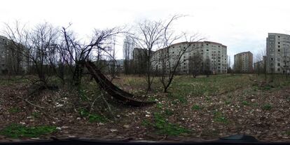 Escorregador enferrujado em um parque na cidade ucraniana de Pripyat, em 9 de abril de 2016.