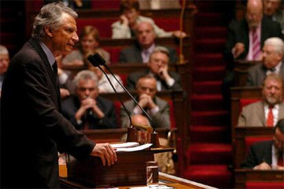 Dominique de Villepin, durante la presentación de su programa de Gobierno en la Asamblea Nacional de París.