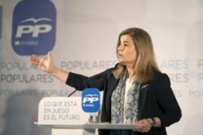 La ministra de Fomento, Fátima Báñez, en un mitin reciente.