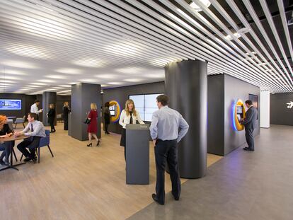 Las oficinas Store incorporan una zona Store Café, y la tecnología permite que cliente y gestor compartan pantalla en todo momento.