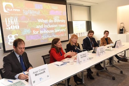 En la foto, de izquierda a derecha: Asier Crespo, Pilar Menor, Catherine McGregor, Romain Courlet de Vregille y Janet Legrand.