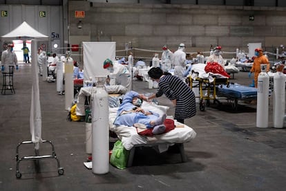 En el pabellón 5, que funcionó como hospital de campaña hasta el lunes, no había separación por paneles entre los pacientes. Todo se veía y se oía. La curación, los cuidados, el sufrimiento y la muerte.