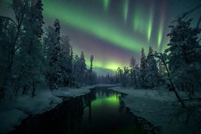 Aurora boreal sobre Mounio (Finlandia).