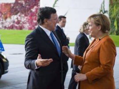 Fotografía facilitada por el gobierno federal de la canciller alemana, Angela Merkel, durante su encuentro con el presidente de la Comisión Europea (CE), José Manuel Barroso, en Berlín, Alemania, hoy. EFEde 2012. EFE FOTO CEDIDA
