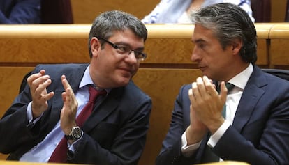 Los ministros de Energía y Fomento, Álvaro Nadal e Íñigo de la Serna.