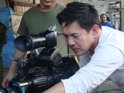 El director Brillante Mendoza durante el rodaje de 'Cautiva'.