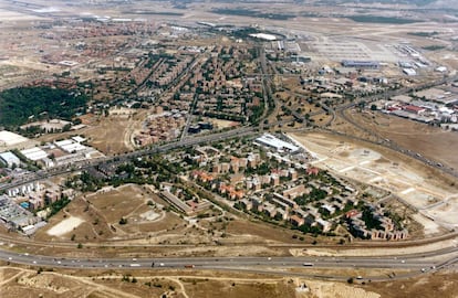 Vista aérea de la zona del nudo de Eisenhower delimitado en parte por la M-40 y la N-II, en Madrid.