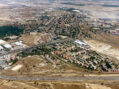 Vista aérea de la zona del nudo de Eisenhower delimitado en parte por la M-40 y la N-II, en Madrid.  