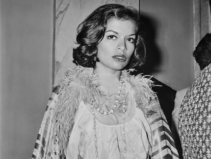 Bianca Jagger, durante el estreno del musical 'Billy' en el Drury Lane Theatre de Londres, el 3 de mayo de 1974.