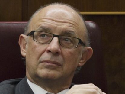 Cristobal Montoro, en su escaño el pasado lunes durante la sesión de investidura de Rajoy.