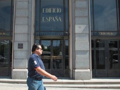 Entrada al Edificio España en Madrid.