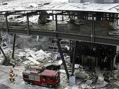 Estado en el que quedó el aparcamiento D de la terminal 4 del aeropuerto de Barajas tras la explosición de la bomba de ETA