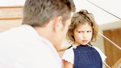 Los niños aprenden a interpretar la ironía durante su madurez, ayudados por la interacción con sus iguales, con los adultos o a través de la observación.