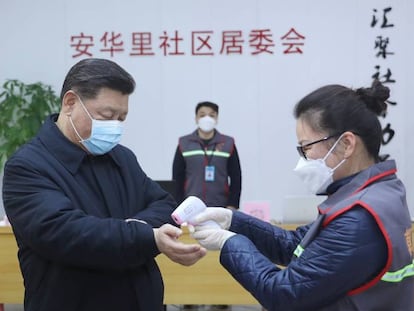 El presidente chino Xi Jinping, durante la visita a un hospital durante el brote de coronavirus. 