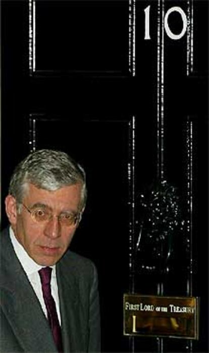 El ministro de Exteriores británico, Jack Straw, ayer en Downing Street.